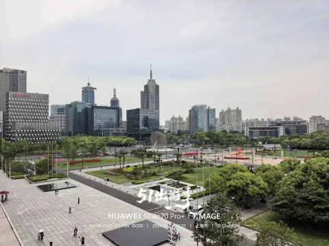 世纪广场城市风光