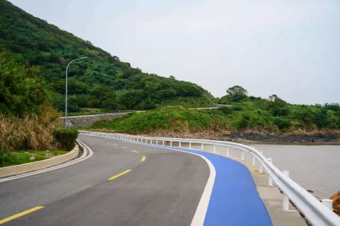 山海间的环岛弯道