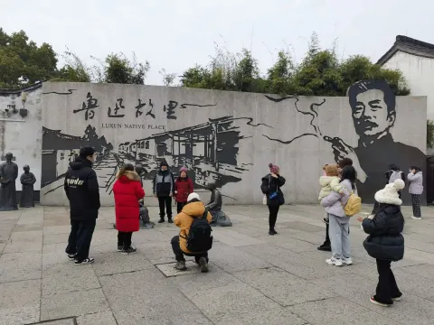 拍照留影的人们