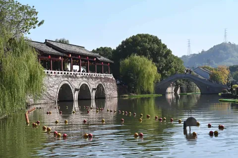 水乡廊桥好风光