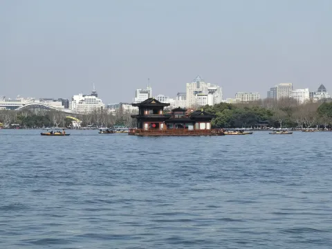 西湖上的游船
