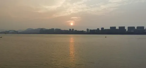 钱塘江的落日