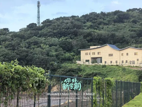 山脚下建筑