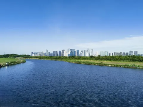 水天相映的景色
