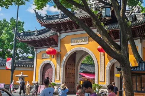 寒山寺山门外