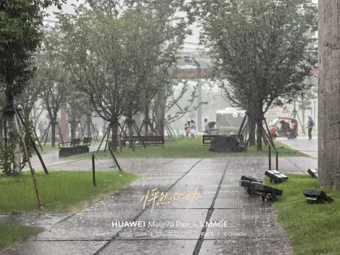 骤雨落进旧钢厂