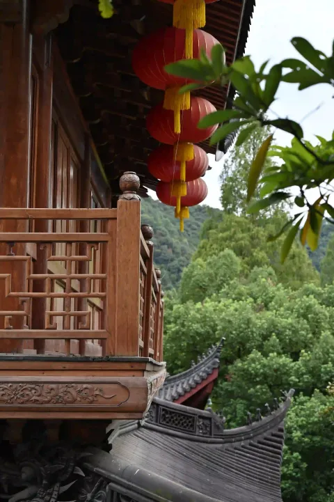红灯高挂