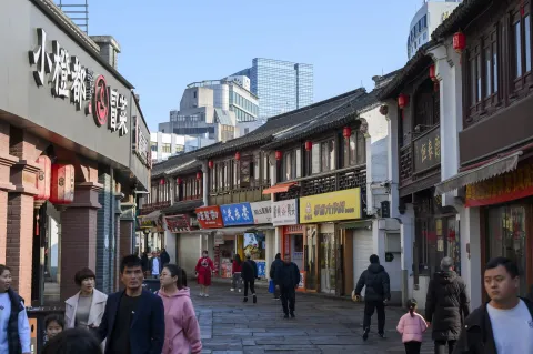 清晨的衣裳街