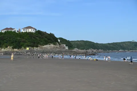 沙滩嬉戏