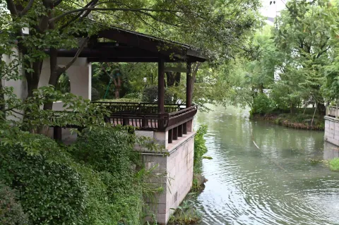 临水而建的木榭