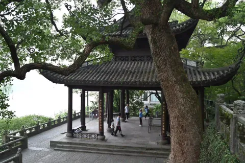临湖观景亭