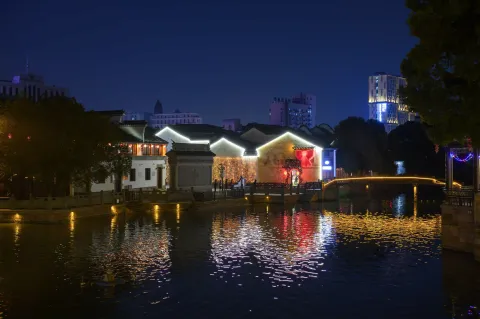 夜幕下的景色