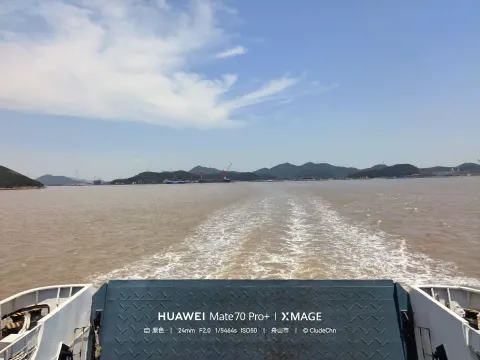 坐轮渡，追一路白浪