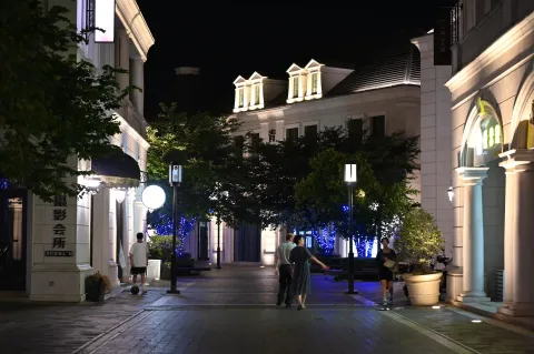 夜晚的街巷