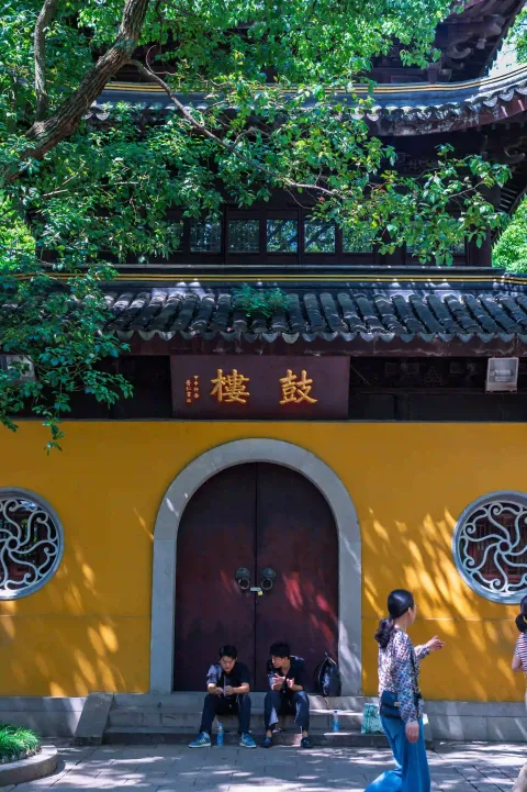 鼓楼｜光影落黄墙