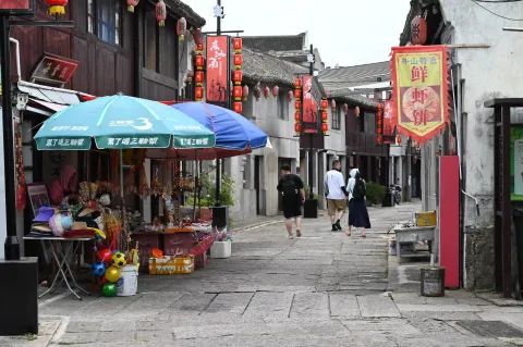 古镇街巷的景