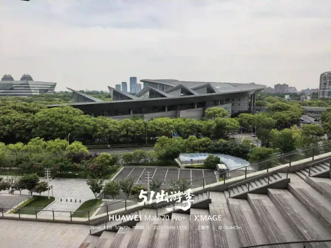 远眺上海科技馆