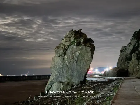 海边孤石