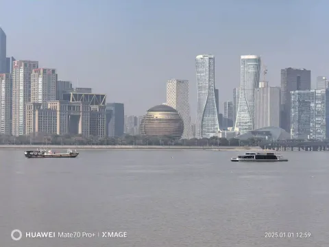 对岸的钱江新城市民中心