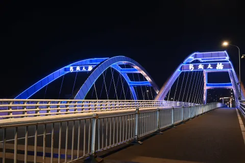 新城大桥桥面
