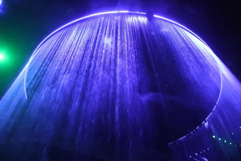 大马戏，水幕