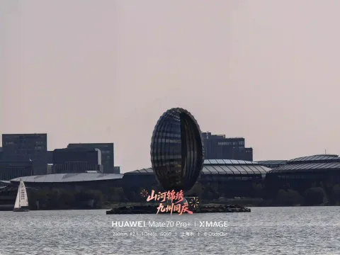 滴水湖中心圆环雕塑