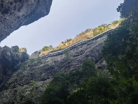 山壁上的玻璃走道
