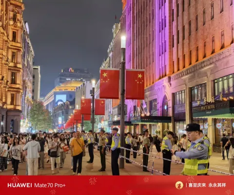 灯火满街的南京东路