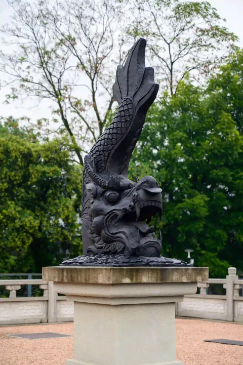 鳌鱼石雕
