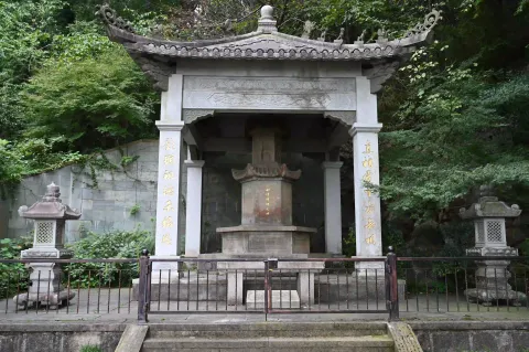 幽林石亭，岁月留痕