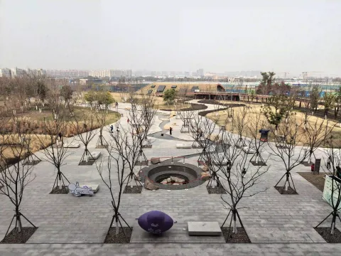 一号高炉北面的小广场