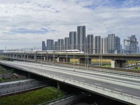 疾驰的高铁