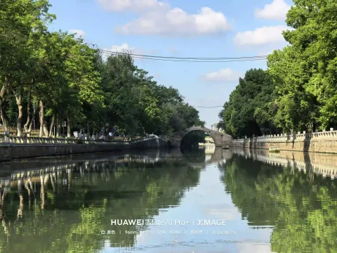 一河碧水，两岸清荫