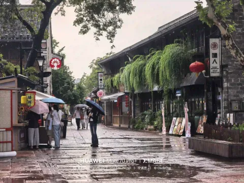 雨后老街，青石板路