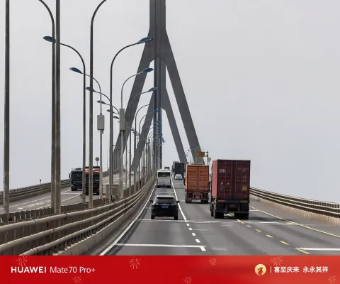 穿行大桥主跨