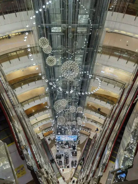 商场中庭垂吊艺术灯饰