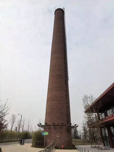 红砖烟囱，工业残碑
