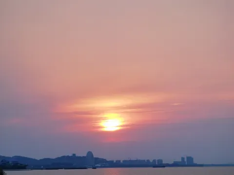 日落时分映红的天空