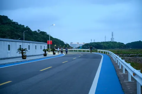黄昏环岛路闲步