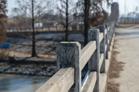 桥面护栏