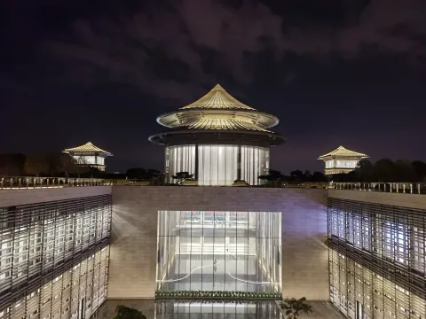 博物馆在夜晚的璀璨景象