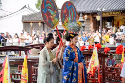 全皇后仪仗随行