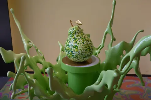 绿梨雕塑，液体飞溅