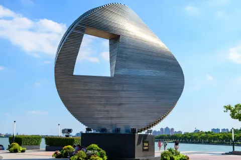 金鸡湖圆融雕塑