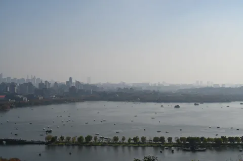 远眺西湖