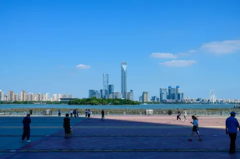 蓝天之下，金鸡湖城市画卷