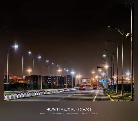灯火延伸的港区道路